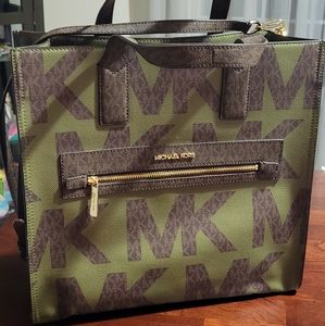 MICHAEL KORS KENLEY Large Tote with Detachable Sling Strap Army Green